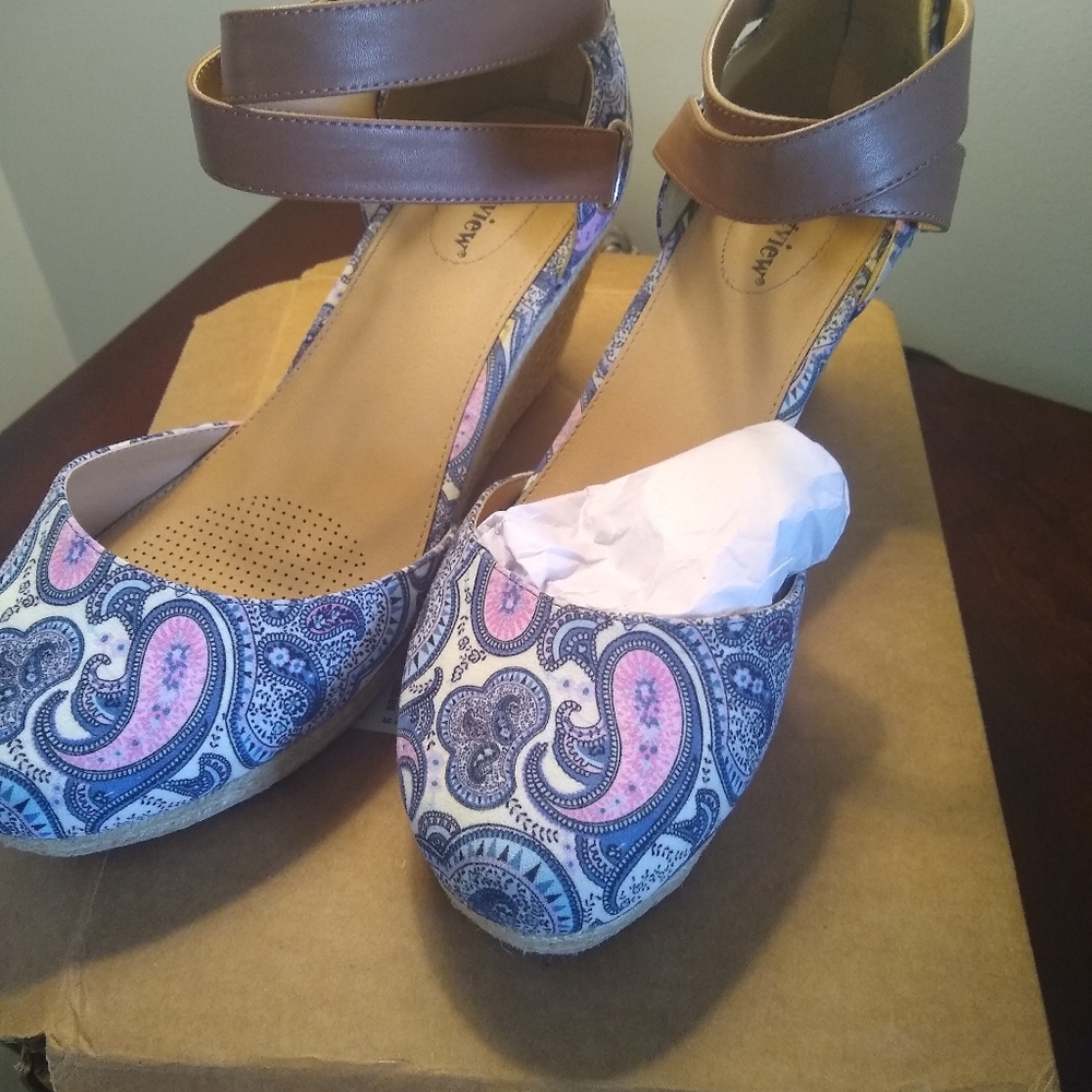 Shoes - Picture 2 of 3
